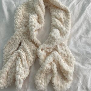 Elegant Cream Scarf VINTAGE furry